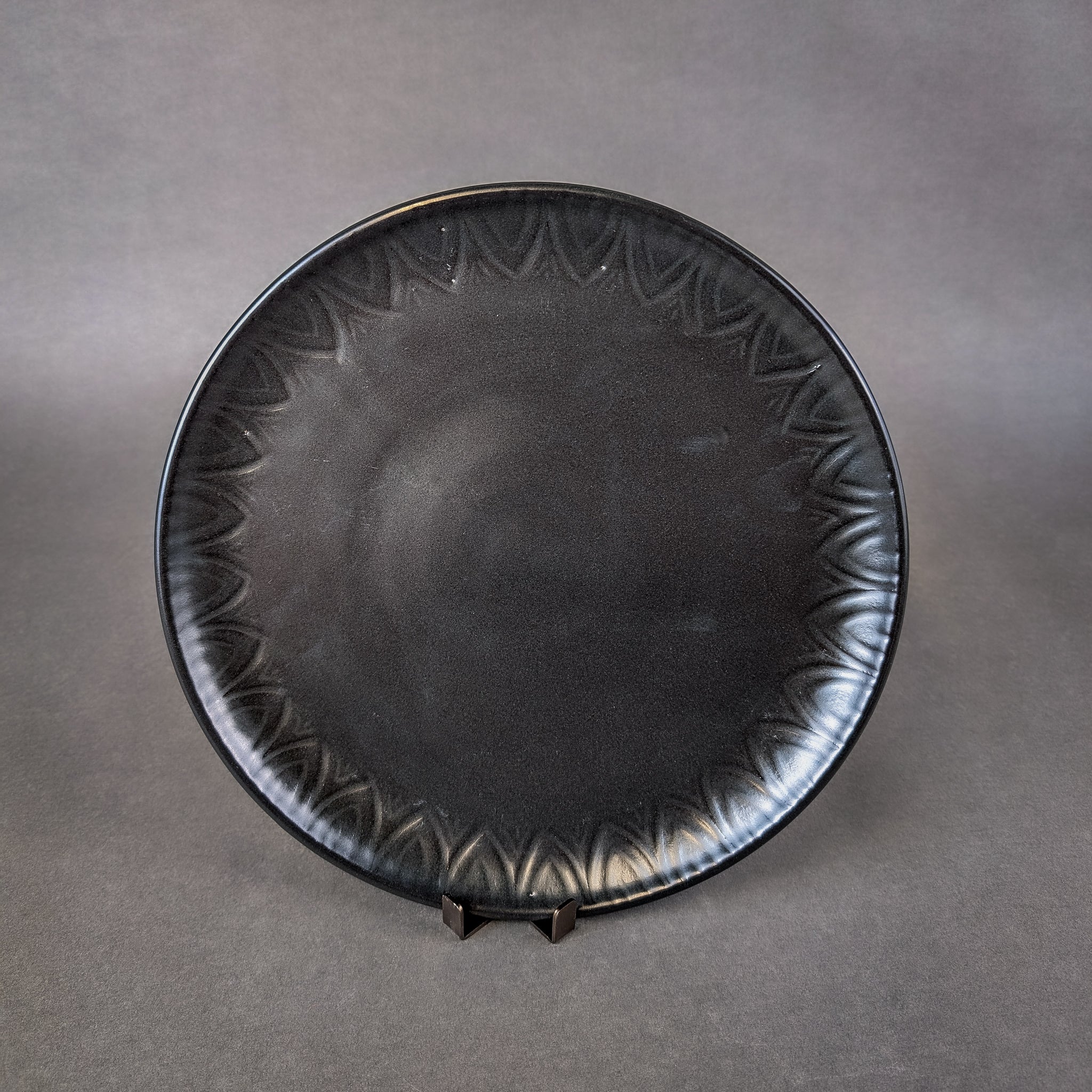 Onora "Chula" Dinner Plate - Black (with slight imperfections)